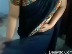 Indian aunty resembling how to strike a saree( Desivdo x-videos.club )